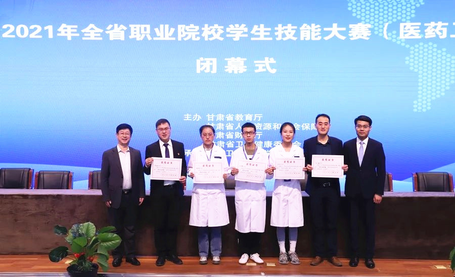 1618990139776016316.jpg 2.jpg