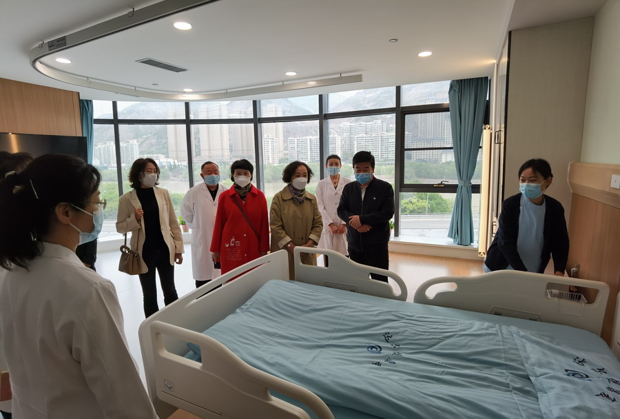 1652703158025057442.jpg 02党委书记姜德民、校长任晖在甘肃达尔健康复医院访企拓岗_调整大小.jpg