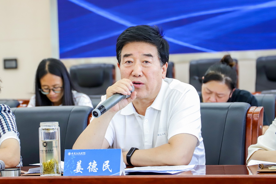 2022年6月14日   英国365上市官网2022年党政一把手推进就业工作座谈会 (2)_调整大小.jpg